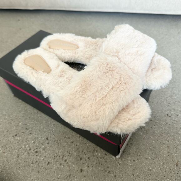Vince Camuto Ampendie Faux Fur Cream Slides - Picture 2 of 6